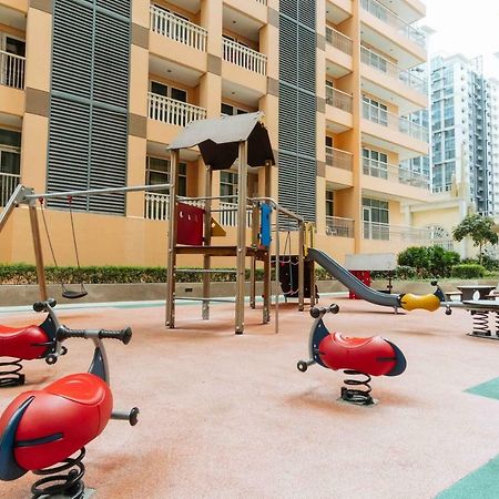 Reddoorz Premium @ Venice Luxury Bgc 2 Makati City ภายนอก รูปภาพ