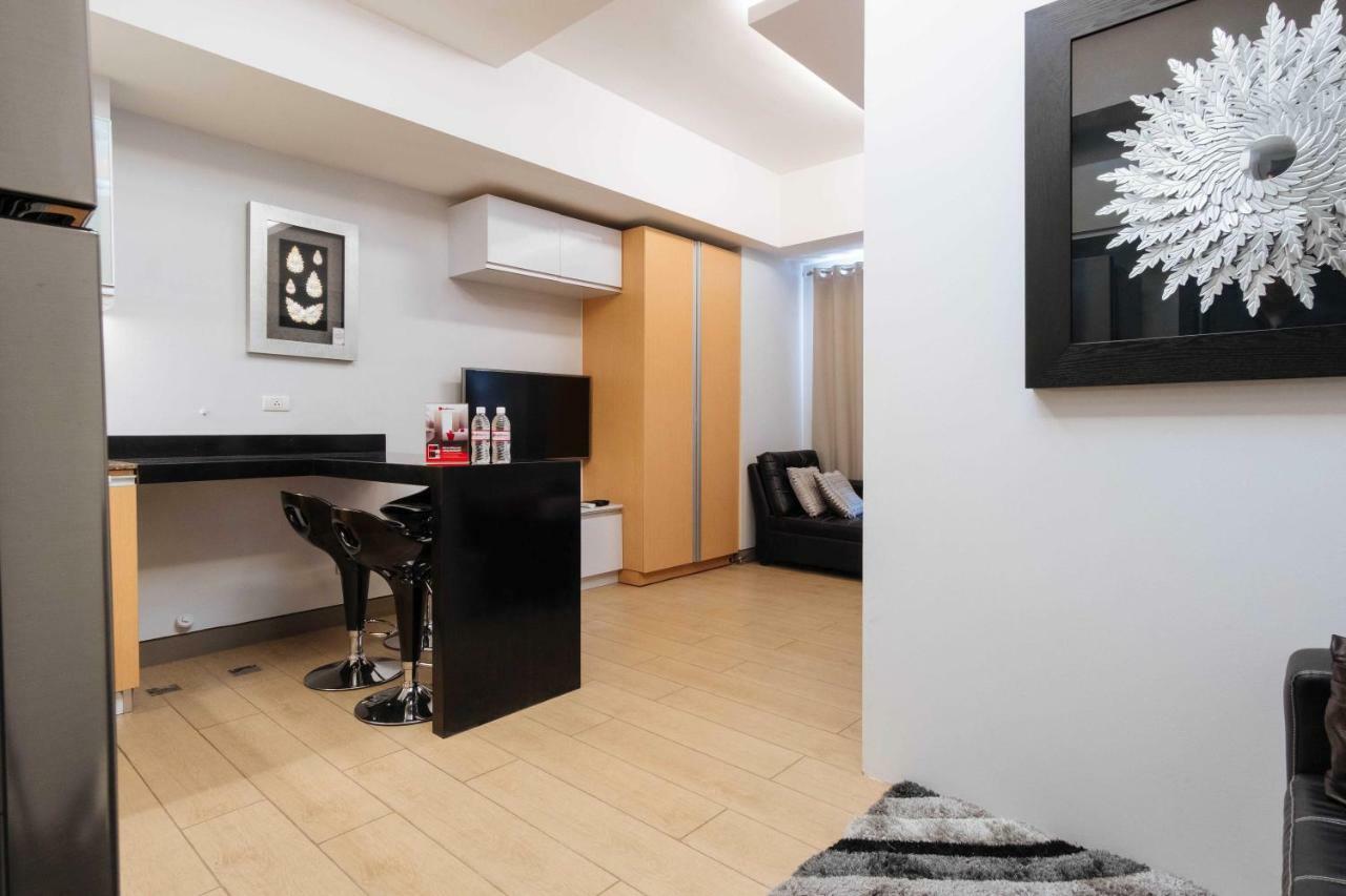Reddoorz Premium @ Venice Luxury Bgc 2 Makati City ภายนอก รูปภาพ